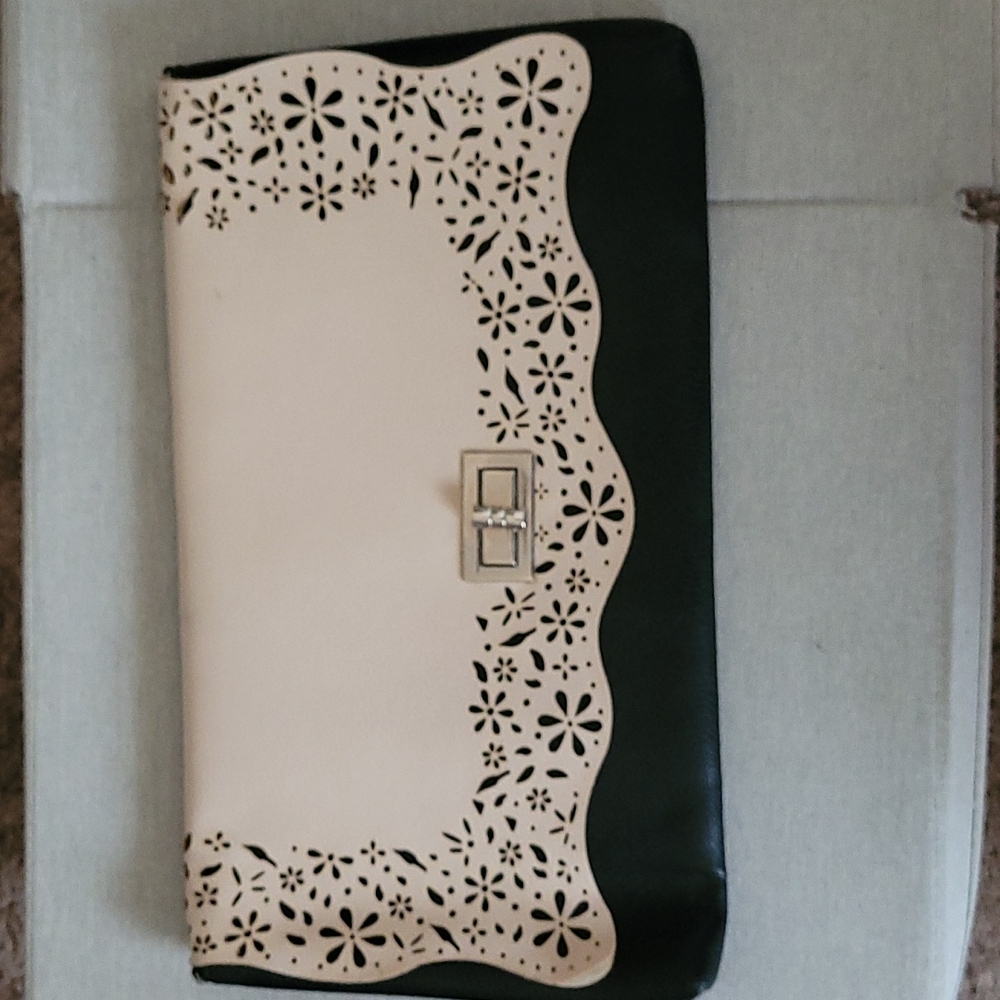 Two tone clutch